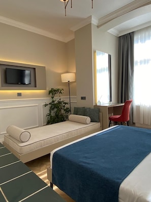 Deluxe Double Room | Desk, laptop workspace, free WiFi