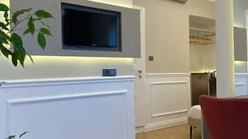 Standard Triple Room | Desk, laptop workspace, free WiFi