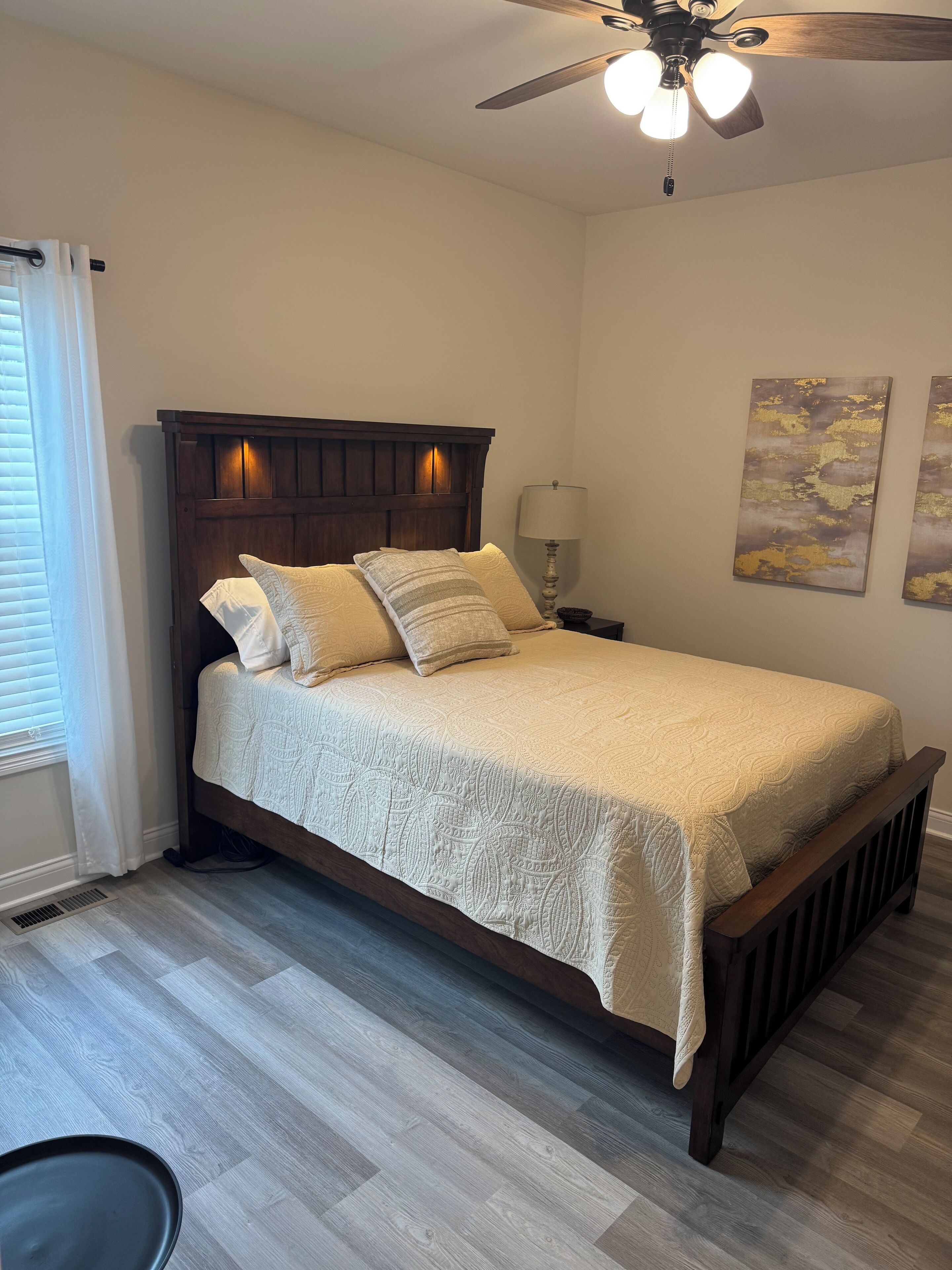 2 bedrooms, iron/ironing board, WiFi, bed sheets