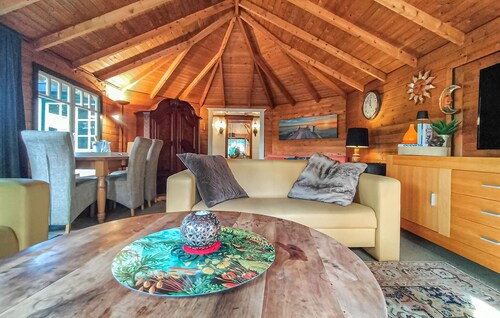 Preciosa casa en Rucphen con piscina climatizada.