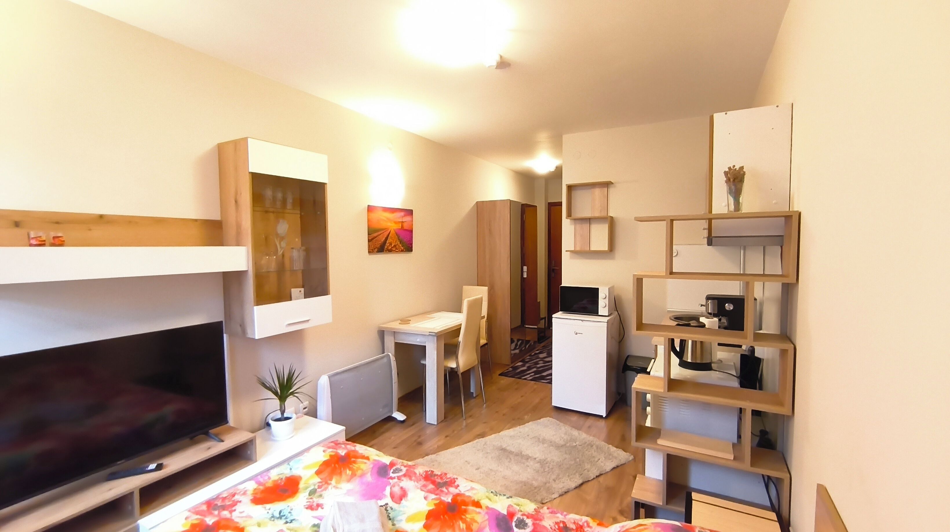 Studio, Multiple Bedrooms, Accessible, Smoking | Living room