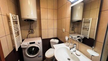 Studio, Accessible, Smoking | Bathroom