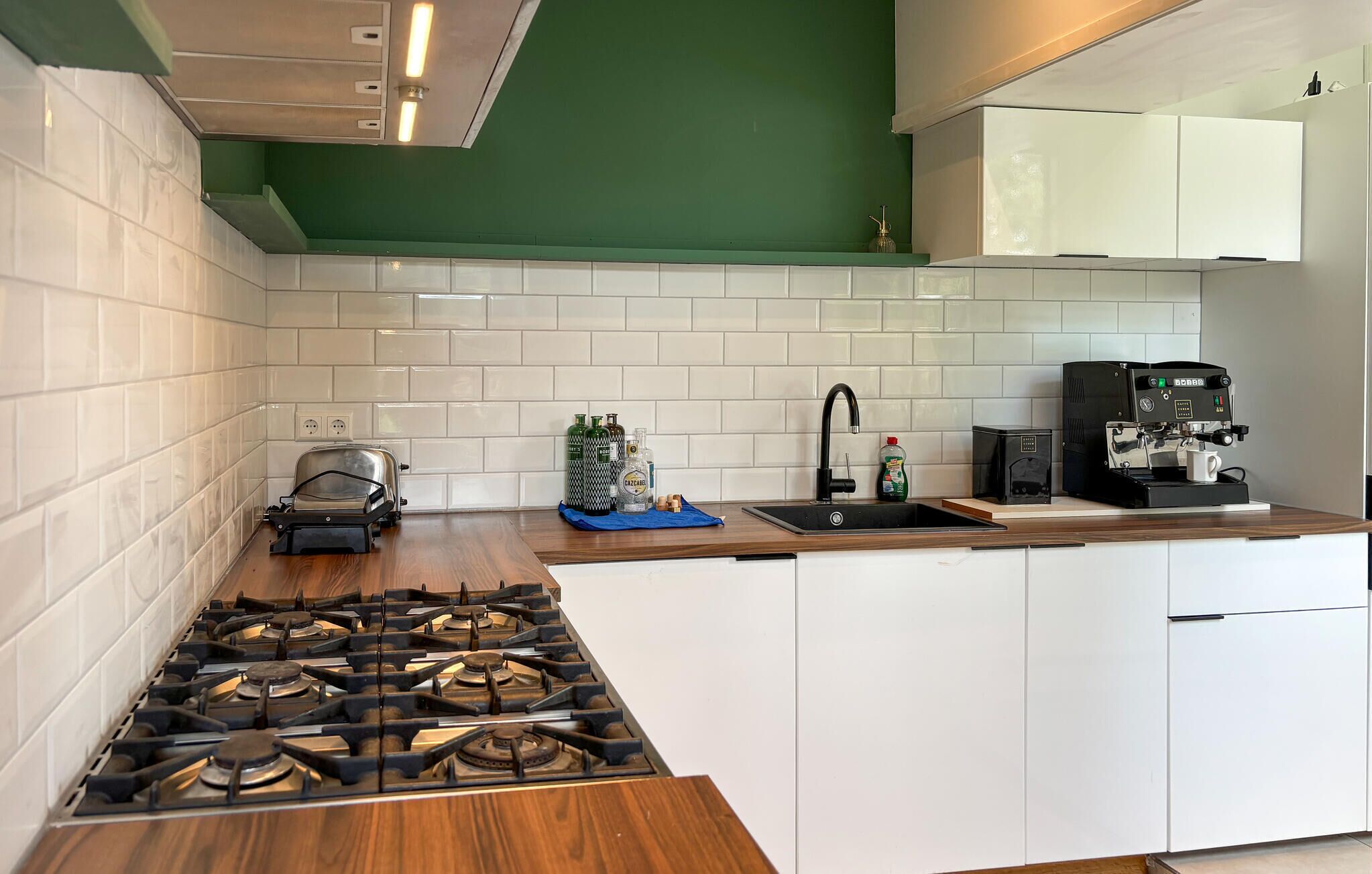 Fridge, stovetop, dishwasher, coffee/tea maker