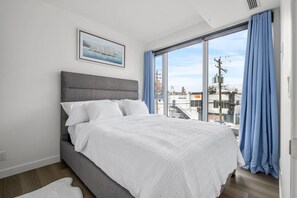 1 bedroom, desk, iron/ironing board, WiFi