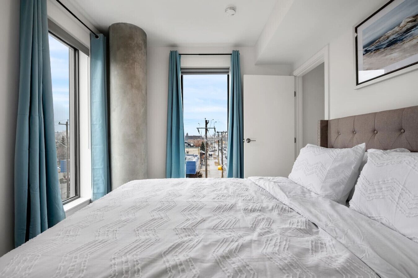 2 bedrooms, desk, iron/ironing board, WiFi