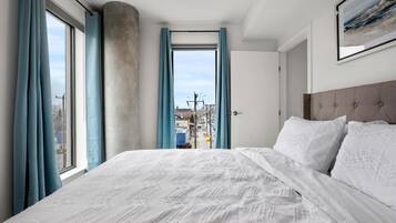 2 bedrooms, desk, iron/ironing board, WiFi