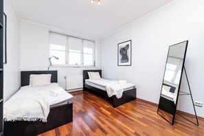 3 habitaciones, tabla de planchar con plancha, wifi y ropa de cama 