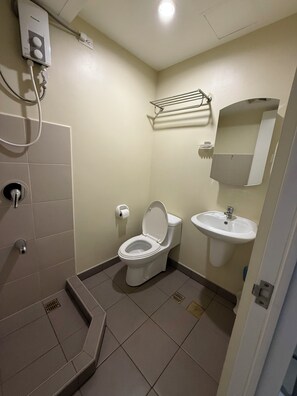 タオル、石鹸、トイレットペーパー