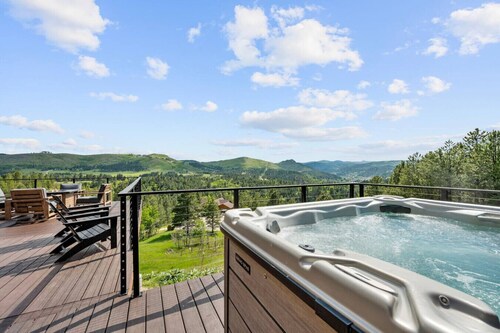 The Deadwood Lookout-Sleeps 22