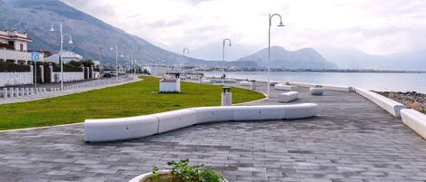 المنطقة المحيطة بالمنشأة