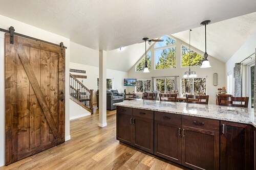 Modern Retreat Near Boulder Creek & Lake Cascade