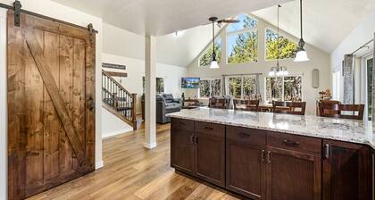 Modern Retreat Near Boulder Creek & Lake Cascade