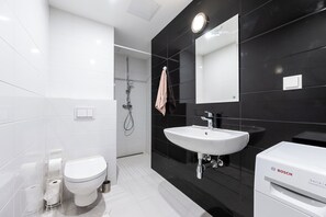 Shower, hair dryer, towels, soap - Central location / Large balcony / New building (Tallinn)