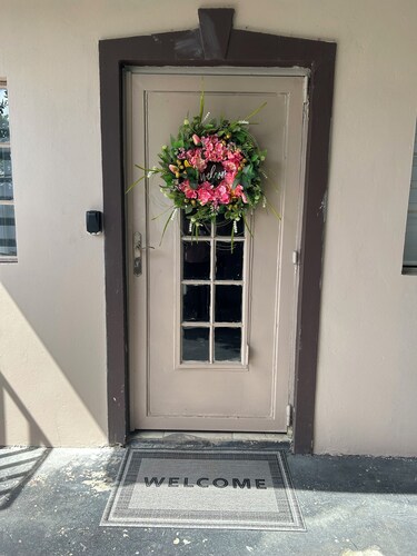 Charming 1-bedroom apartment in fabulous Piarco with AC