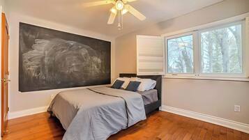 6 bedrooms, bed sheets