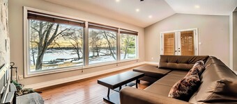 6 Bedroom Lakefront Main House in Sand Bay