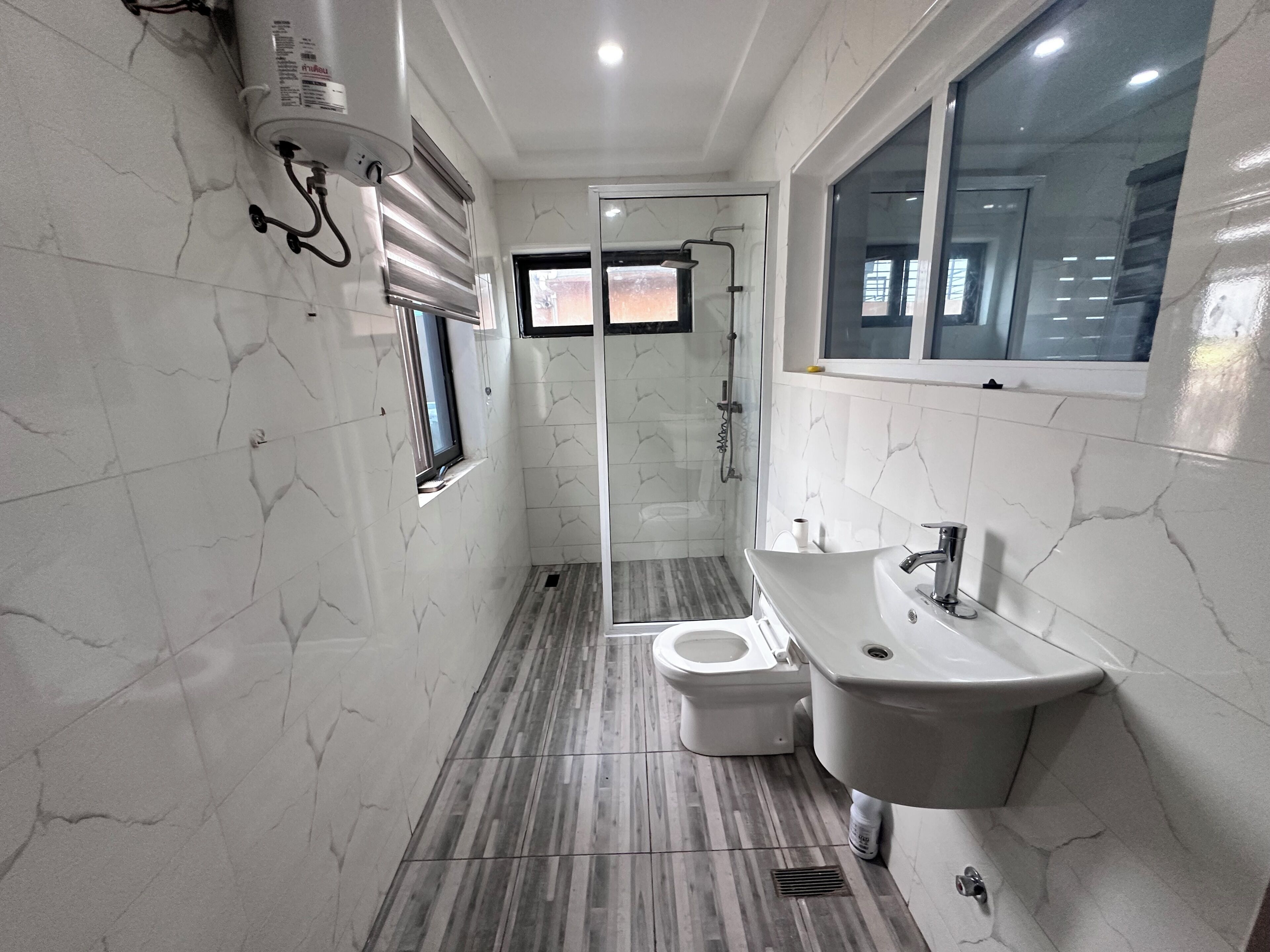 Appartement Luxe, balcon, vue ville | Salle de bain