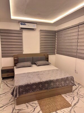 Luxury Apartment, Balcony, City View | Desk, laptop workspace, iron/ironing board, WiFi - TN Residence  (Accra)