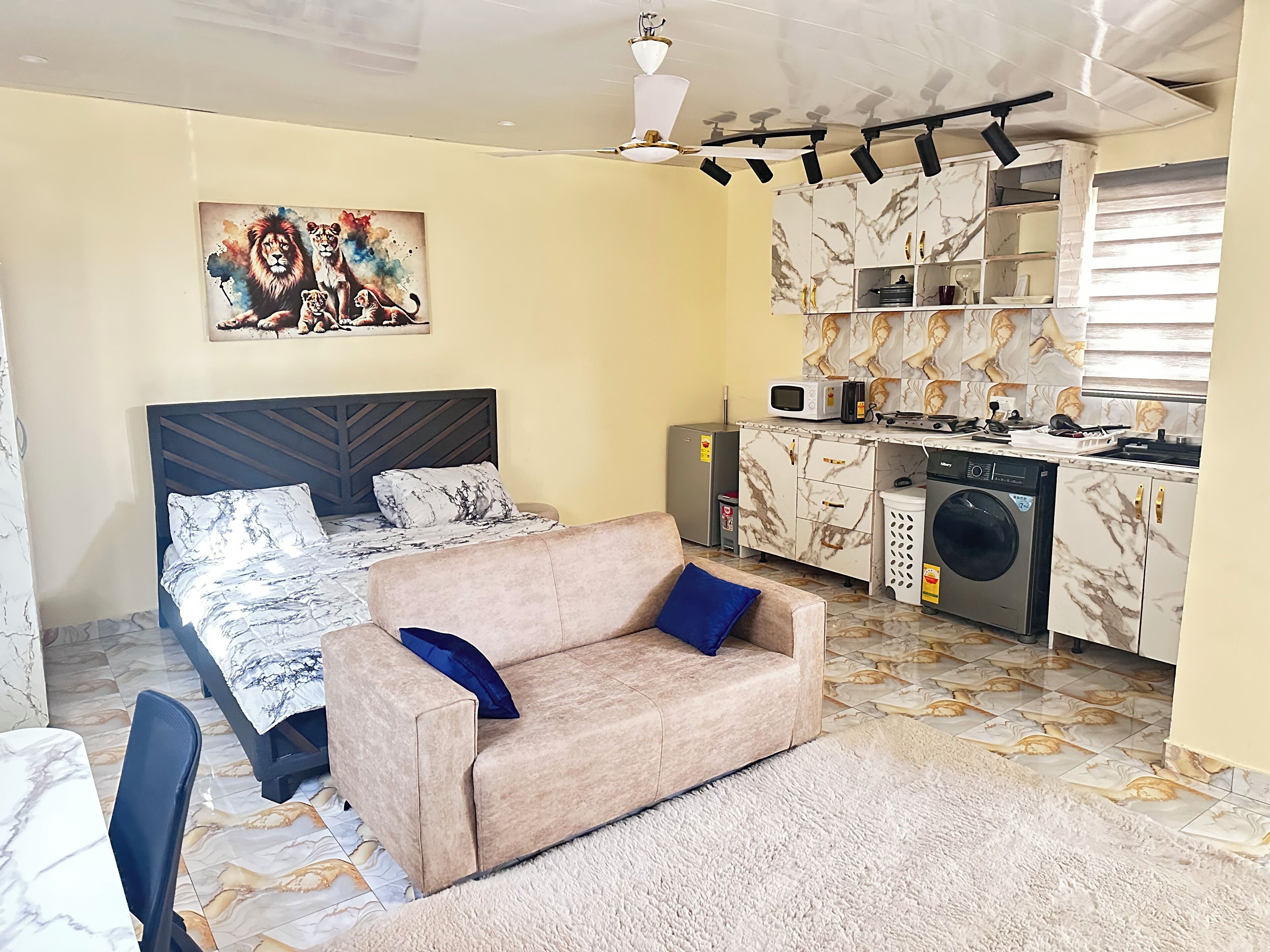 Apartament de luxe, balcó, vistes a la ciutat | Escriptori i espai de treball apte per a portàtils 