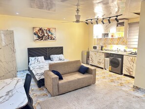 Luxury Apartment, Balcony, City View - TN Residence  (Accra)