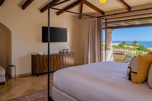 4 bedrooms, in-room safe, iron/ironing board, WiFi