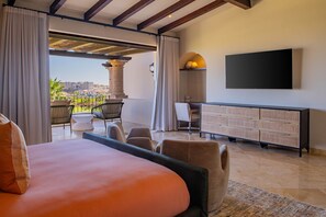 4 bedrooms, in-room safe, iron/ironing board, WiFi