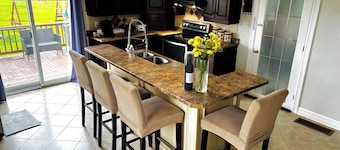 Beach Lovers Dreams : Close to sand and amenities