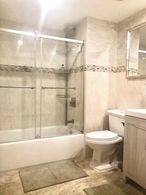 Hair dryer, towels, soap, toilet paper - Comfy 2 Bedroom Suite in Trendy BedStuy (Brooklyn)