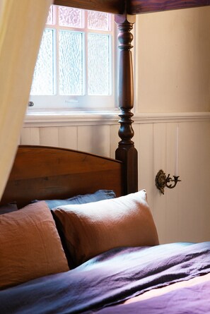 1 bedroom, iron/ironing board, bed sheets - The Travelling Bishop ~ Historic Church (Gunbower)