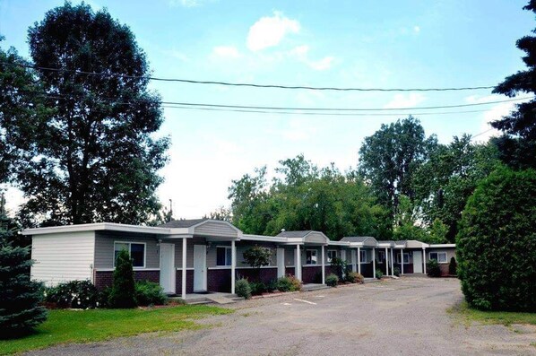 Exterior - Tranquil apartment with AC in charming Shefford (Shefford)