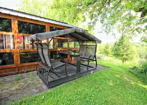 Outdoor dining - Tranquil apartment with AC in charming Shefford (Shefford)