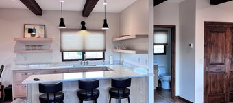 Luxury guest house in Arizona's wine country