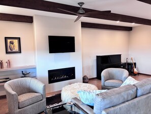 Smart TV, fireplace