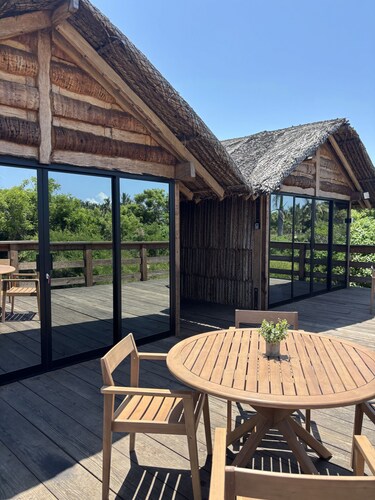 Surf Cabin Oceanfront – Celestino Gazca