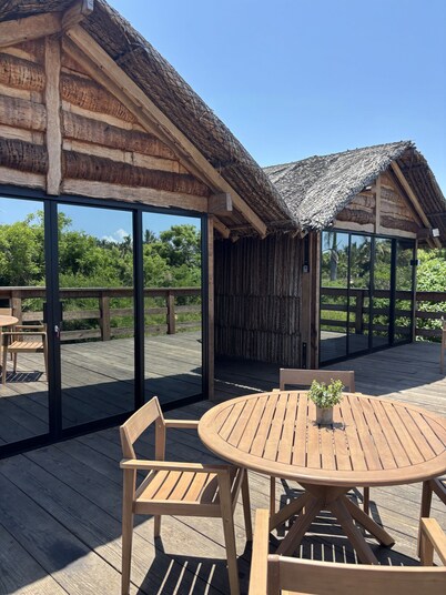 Surf Cabin Oceanfront – Celestino Gazca