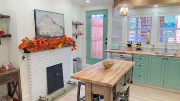 Superior Apartment, Patio, Garden View | Private kitchen