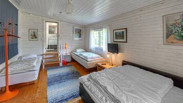 4 bedrooms, travel cot, free WiFi