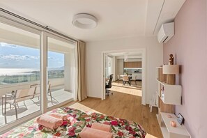 A quiet and comfortable bedroom, perfect for unwinding and enjoying a restful night. - Luxury Sea-View Penthouse - 4BR - Terrace - Arechi (Campania)