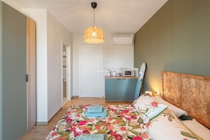 4 bedrooms, desk, iron/ironing board, free WiFi
