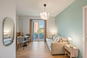 A bright and versatile room with a sofa bed, designed to adapt easily to your stay. - Luxury Sea-View Penthouse - 4BR - Terrace - Arechi (Campania)