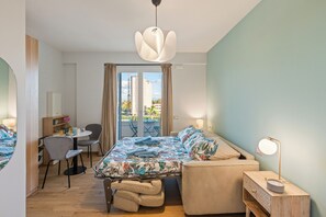 4 bedrooms, desk, iron/ironing board, free WiFi