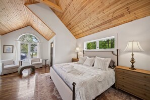 5 bedrooms, desk, iron/ironing board, free WiFi