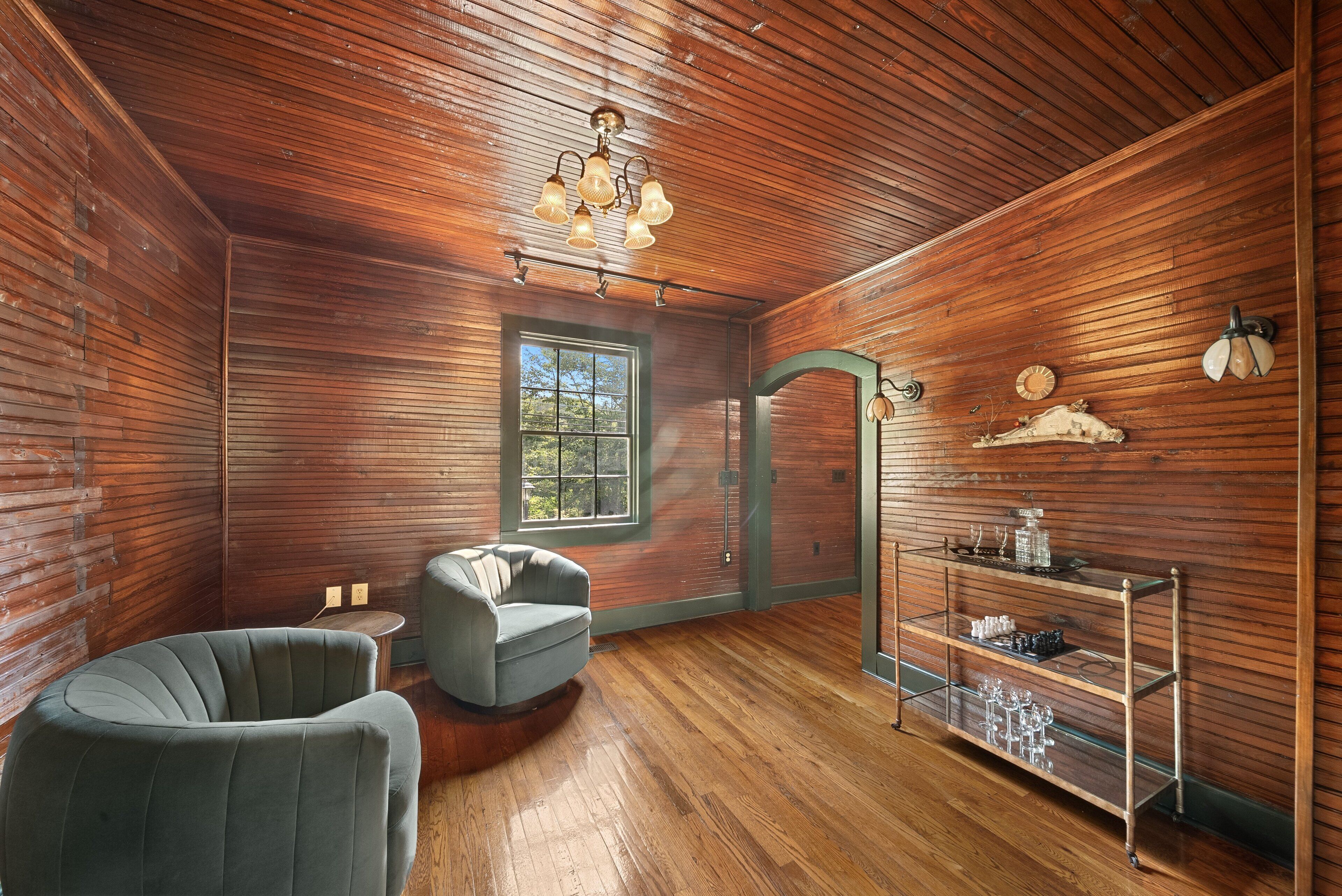 The Pink House: 5br Historic Luxury Home 0.3 Mi From D/t Banner Elk With Hot Tub & Firepit - Beech Mountain, NC