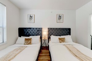 2 chambres, fer et planche à repasser, Wi-Fi, draps fournis