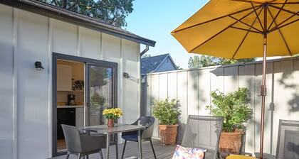 Cute Downtown Saint Helena Wine Country Cottage!