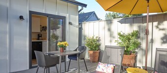 Cute Downtown Saint Helena Wine Country Cottage!