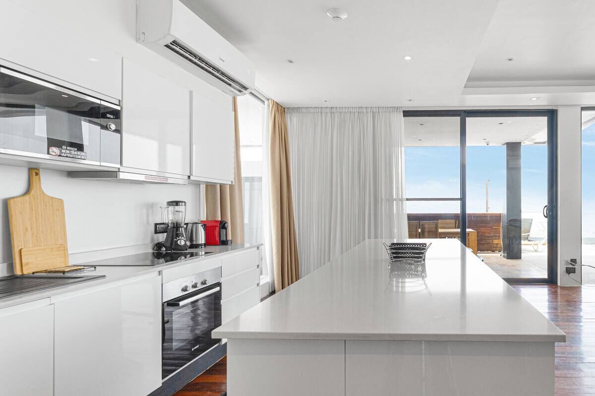 Micro-ondes, four, plaque de cuisson, lave-vaisselle