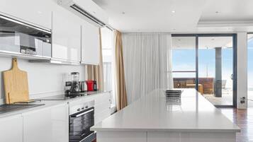 Micro-ondes, four, plaque de cuisson, lave-vaisselle