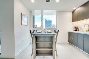 Deluxe Condo, Balcony, City View | In-room dining