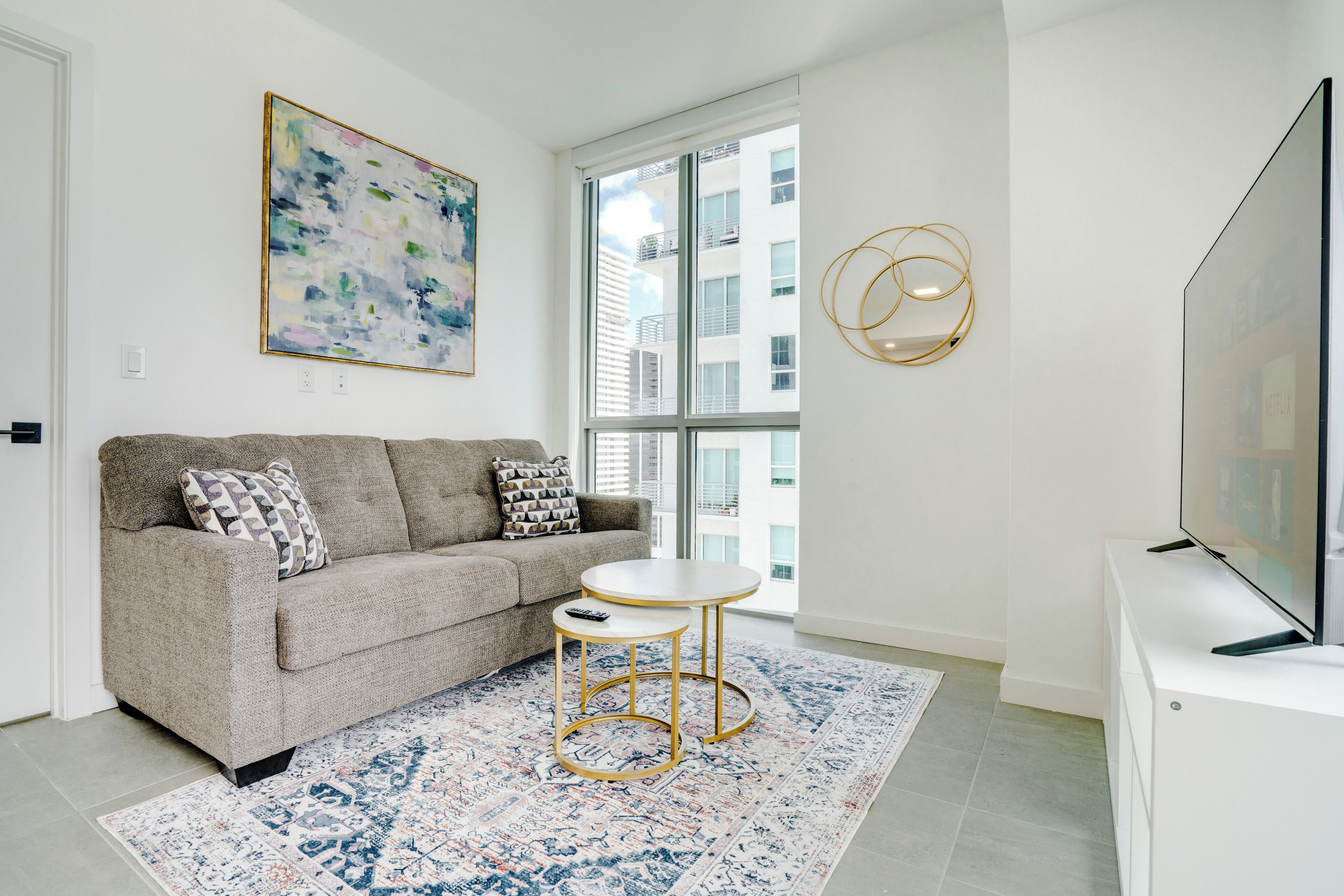 Deluxe Condo, Balcony, City View | Living area